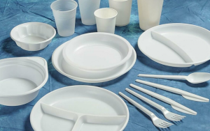 white plastic plates