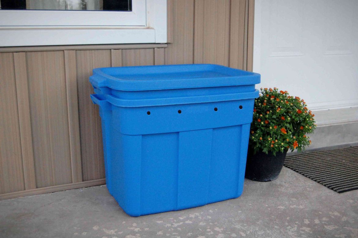 Large plastic bin with lids supplier
